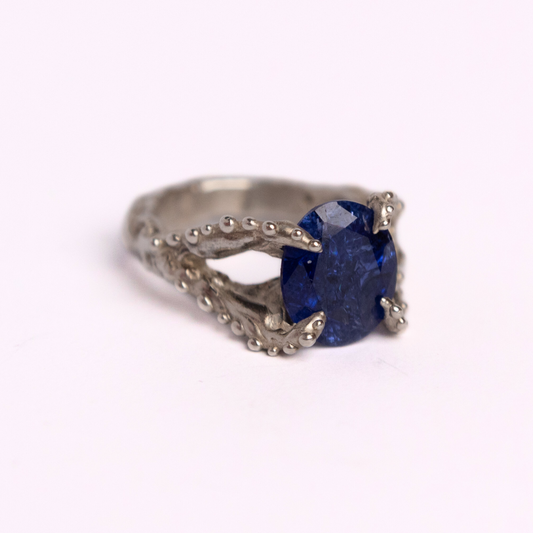 Sapphire Claws Ring